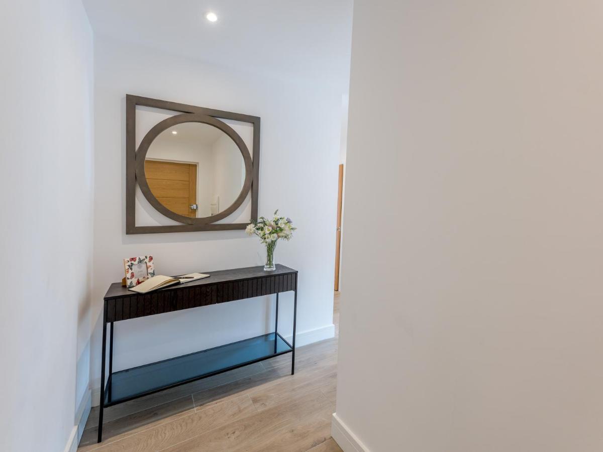 Pass The Keys Contemporary Apartment With Secure Parking Shrewsbury Exterior photo